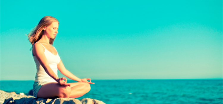 A meditação é muito importante na luta contra o estresse, pois amplia as defesas do organismo. Isso acontece porque durante a prática da meditação a enzima telomerase é intensificada_Servimedic Technology